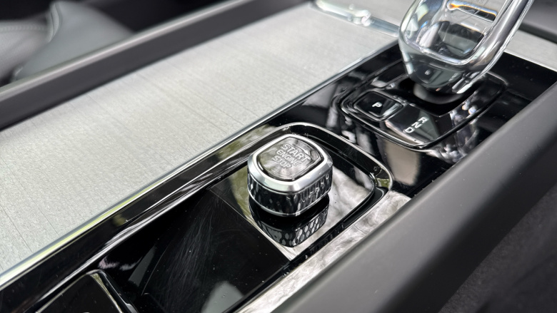 Volvo XC60 2.0 T8 [455] PHEV Ultra Dark 5dr AWD Geartronic Estate